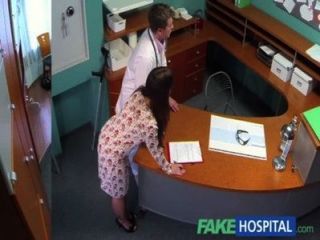 Fakehospital डॉक्टरों मांस इंजेक्शन सुडौल रोगियों पीठ दर्द को आसान बनाता है