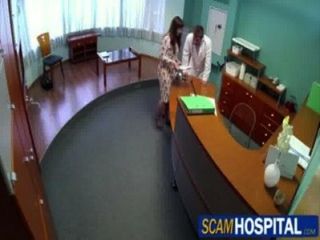 डॉक्टर एसई Folla एक सु Paciente Enferma (egf द्वारा)