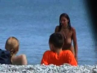 बड़े स्तनों नग्न समुद्र तट