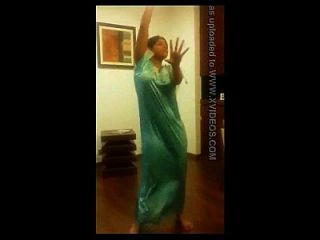 तमिल पत्नी सुमित्रा पति के लिए गर्म नृत्य