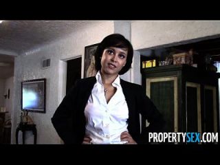 Propertysex प्यारा अचल संपत्ति एजेंट ग्राहक के साथ गंदा Pov सेक्स वीडियो बनाता है
