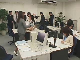 जापानी कार्यालय अपमानित