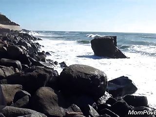 गोरा Milf सार्वजनिक समुद्र तट चमकती