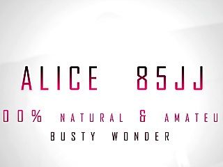 ऐलिस 85jj - बड़े स्तन और हाइ हील्स में सेक्सी पैरों