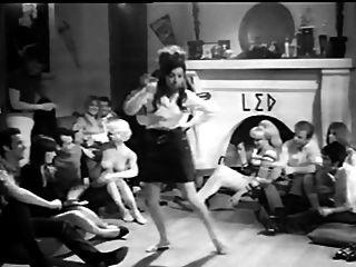 पार्टी के क्लासिक: कॉलेज की लड़कियों (1968 फीचर्स)