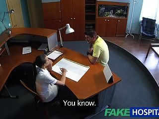 Fakehospital सेक्सी नर्स के साथ हार्ड कार्यालय सेक्स रोगी को भर देता है