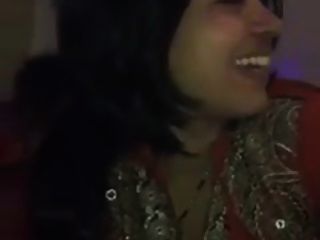 हिंदी ऑडियो विष में बर्तन के साथ सेक्सी पाकी लड़की