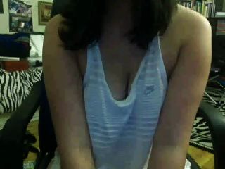 लड़की वेबकैम पर स्तन और गधे दिखा रहा है