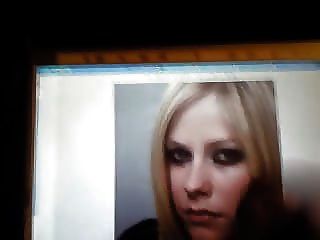 Avril Lavigne सह चेहरे का