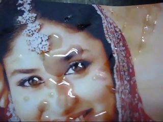 बॉलीवुड स्टार करिना कपूर (श्रद्धांजलि) के चेहरे पर गमन सह
