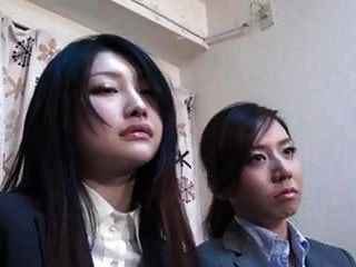 जापानी लड़कियों ने मंत्रमुग्ध कर दिया