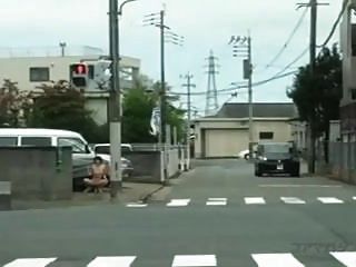 बोल्ड जापानी महिला चमकती और सार्वजनिक रूप से कमबख्त