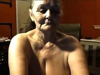 दादी बड़े स्तन के साथ 68 साल की उम्र, 2