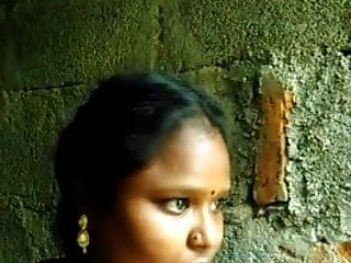 दक्षिण भारतीय तमिल लड़की Bf के लिए उल्लू सेल्फी दिखाता है